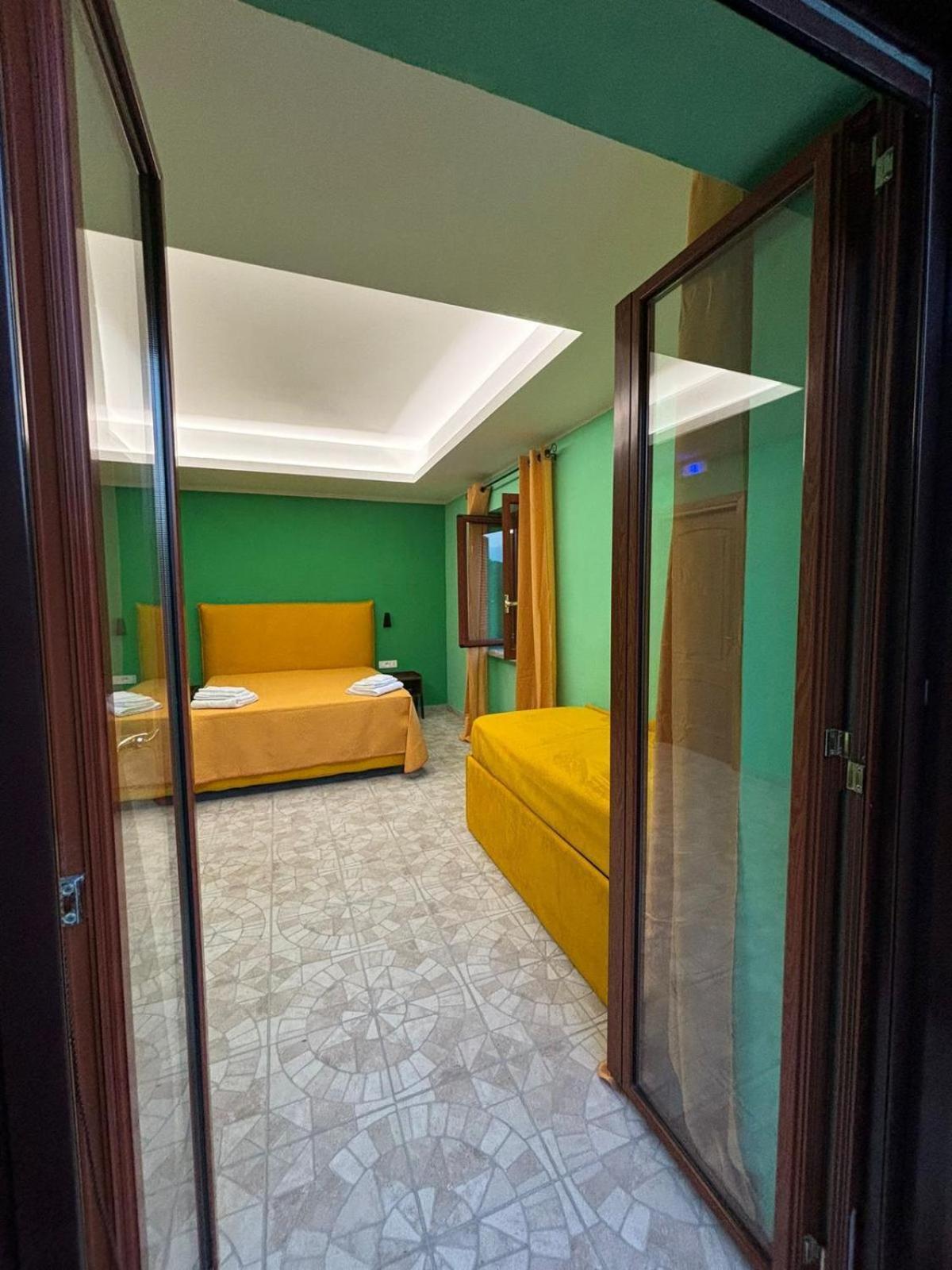 Domus Arco Romano Guest House Итри Экстерьер фото